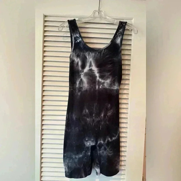 No Boundaries Tie Dye Tank Top & Shorts Romper in Size Small - Picture 1 of 4